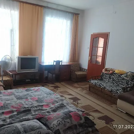 Апартаменти Біля Оперного Театру Apartment *